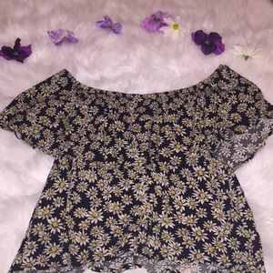 Off the shoulder Daisy crop top❤️
